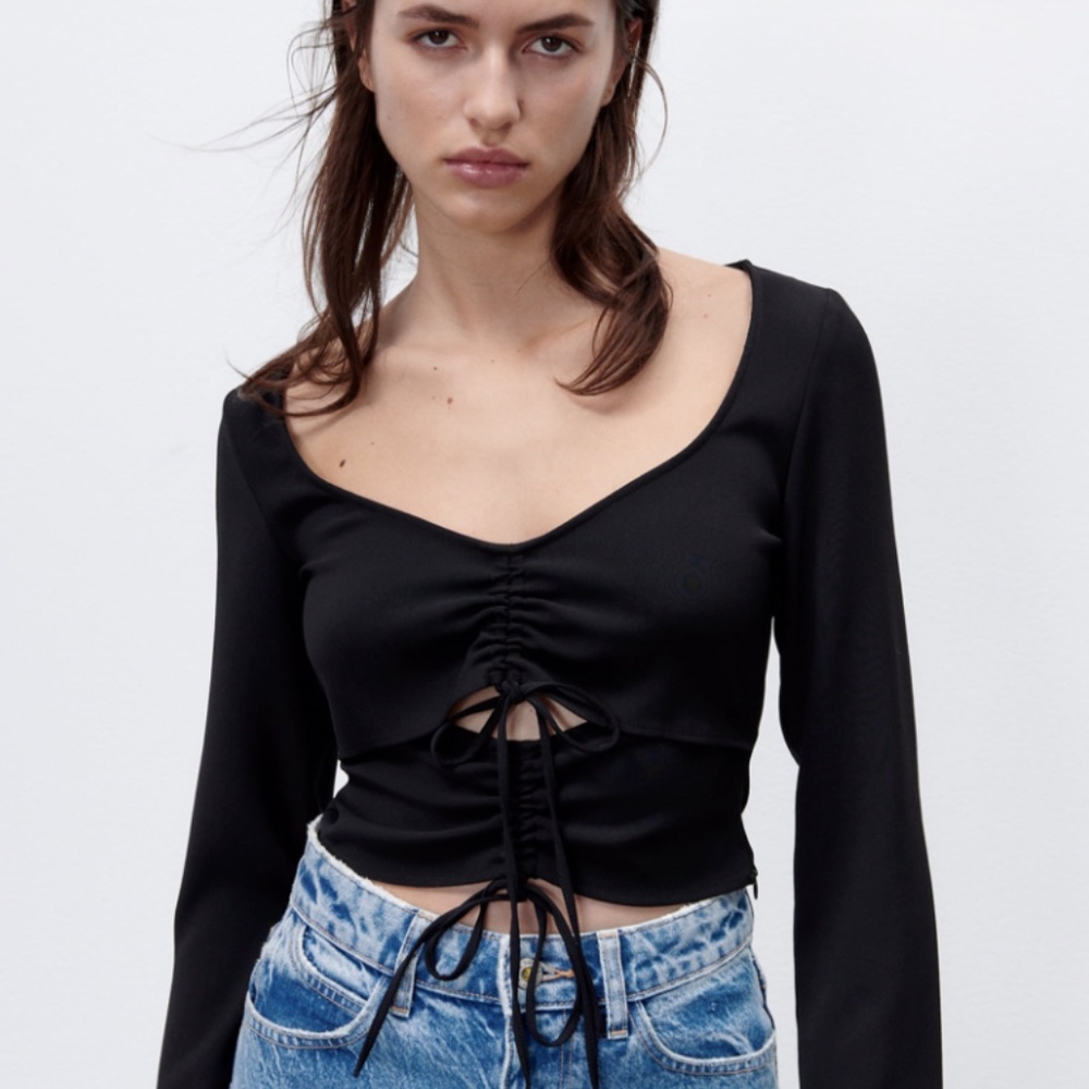 NWOT ZARA RUCHED CUT OUT TOP BLACK